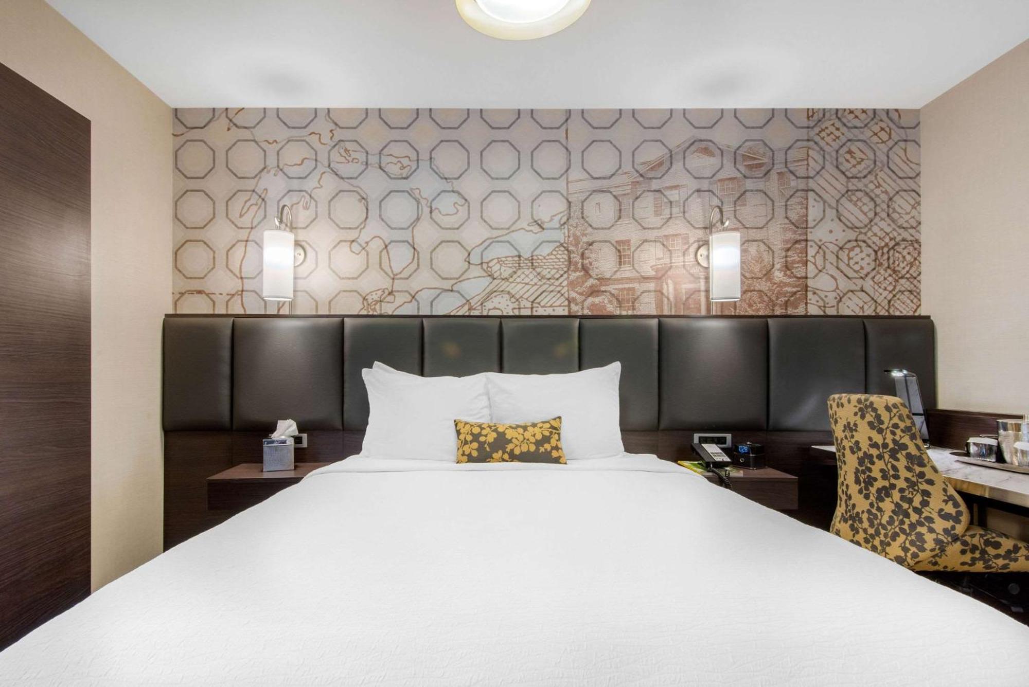 The Champlain Waterfront Hotel Ascend Hotel Collection Orillia Exteriör bild