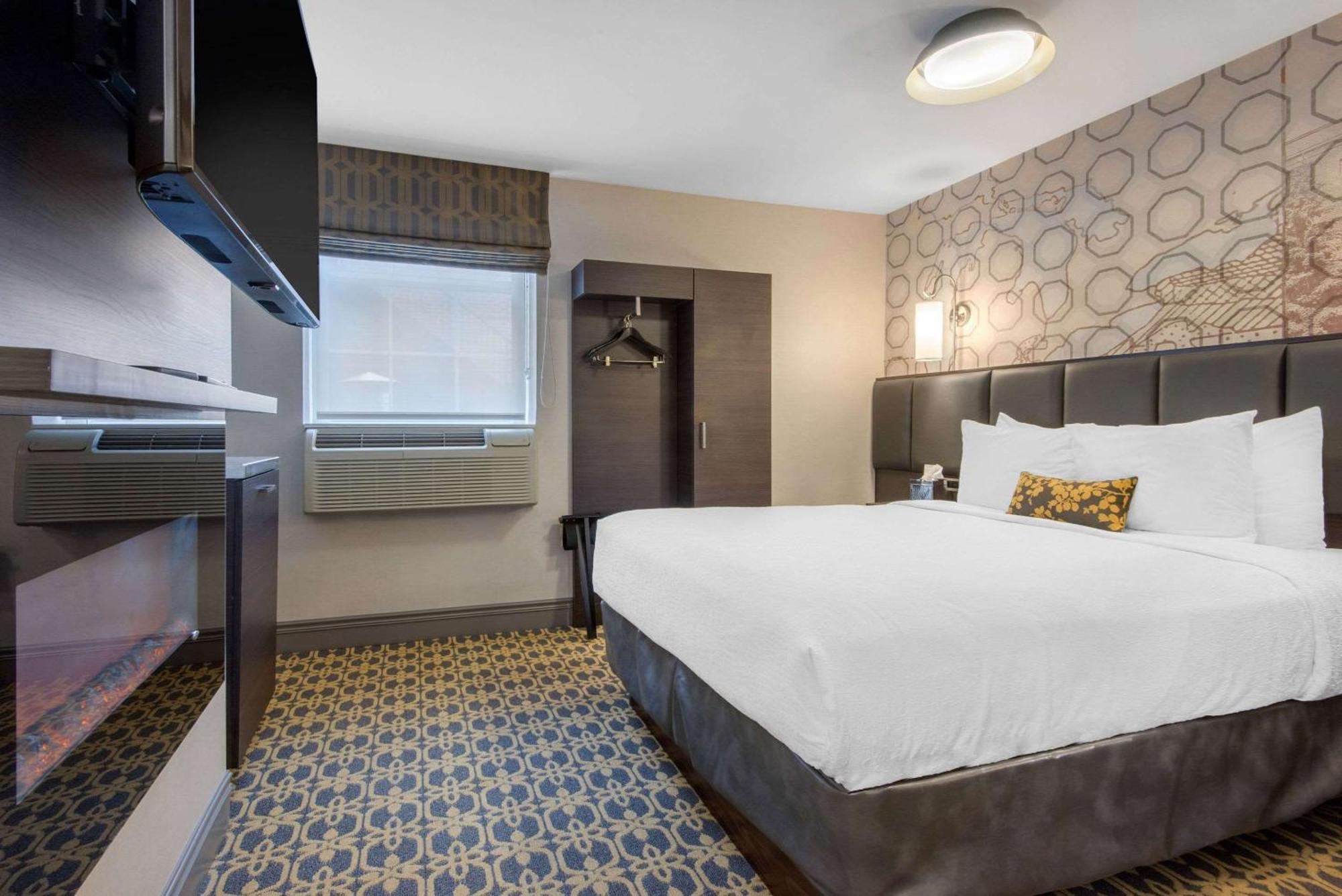 The Champlain Waterfront Hotel Ascend Hotel Collection Orillia Exteriör bild