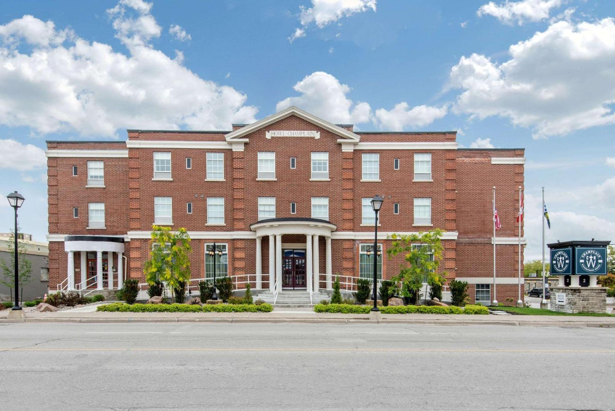 The Champlain Waterfront Hotel Ascend Hotel Collection Orillia Exteriör bild