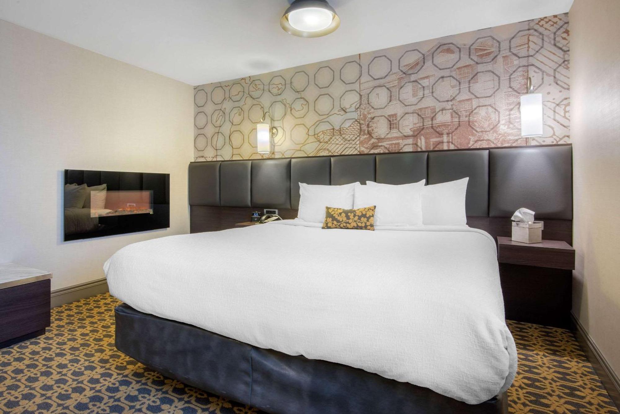 The Champlain Waterfront Hotel Ascend Hotel Collection Orillia Exteriör bild