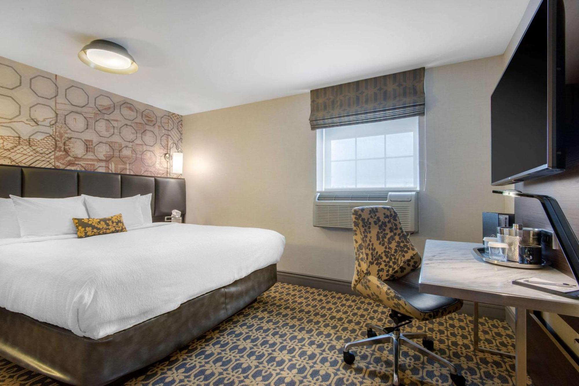 The Champlain Waterfront Hotel Ascend Hotel Collection Orillia Exteriör bild