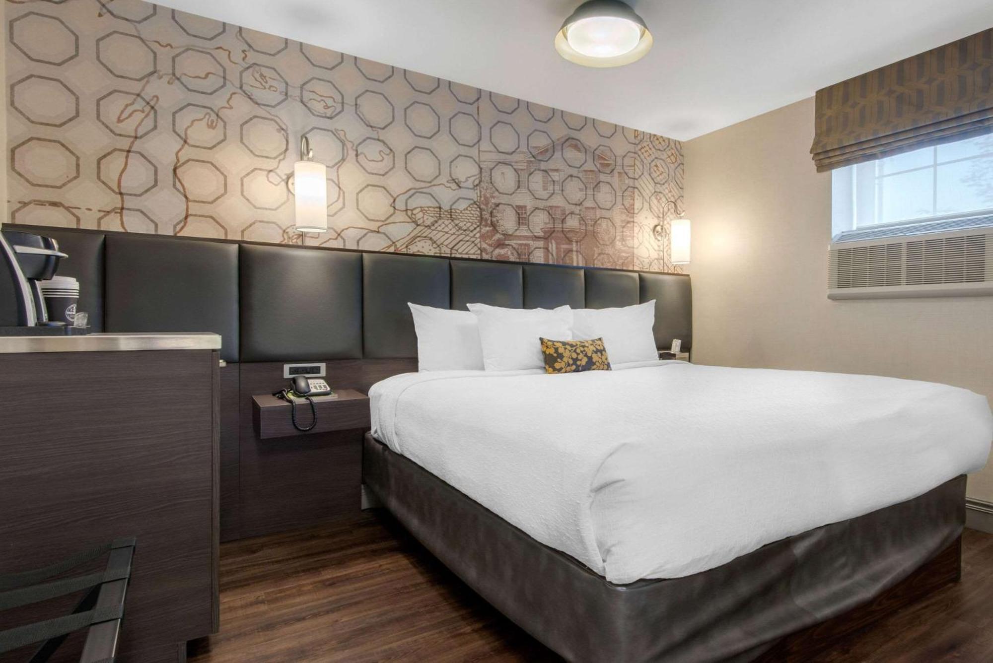 The Champlain Waterfront Hotel Ascend Hotel Collection Orillia Exteriör bild
