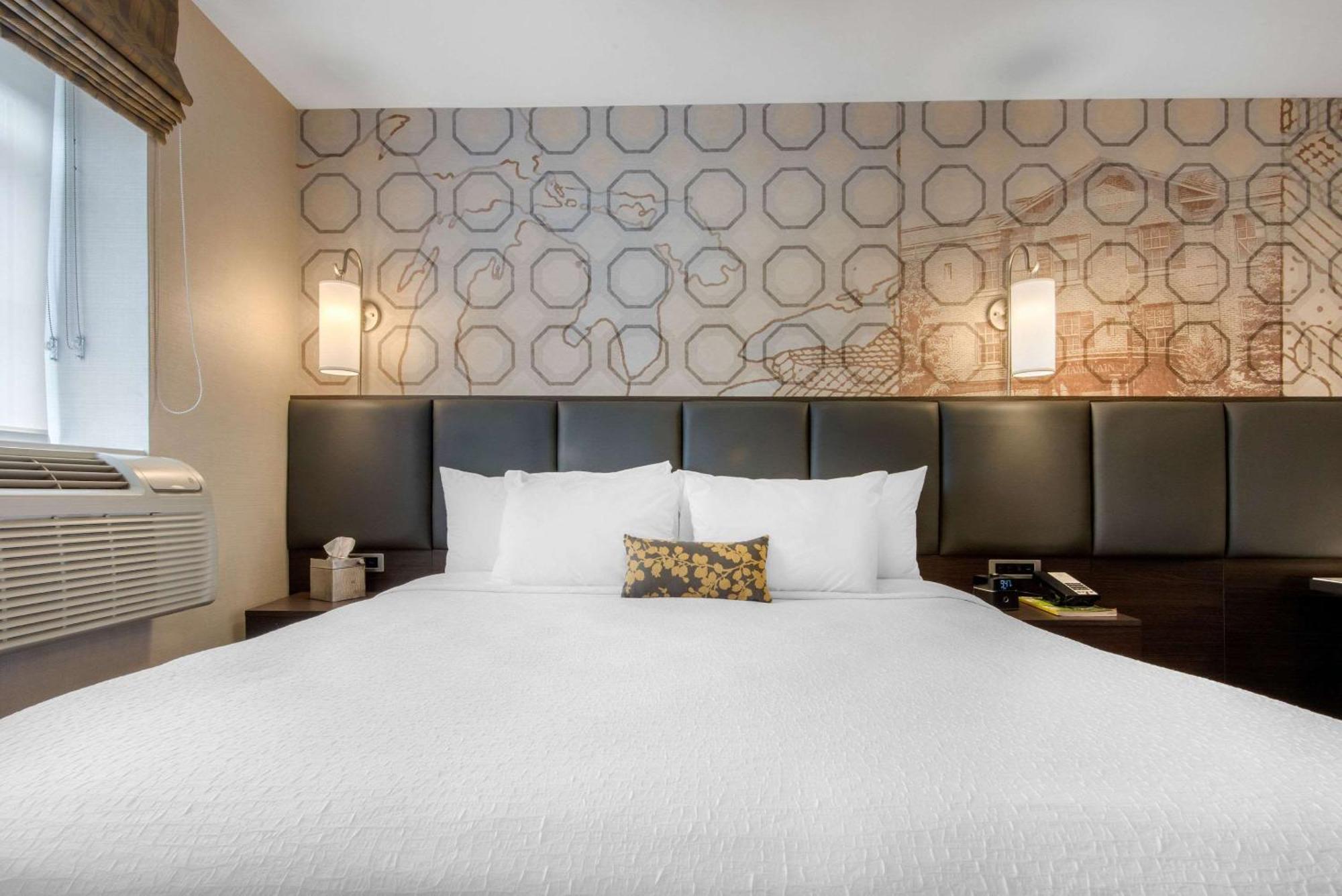 The Champlain Waterfront Hotel Ascend Hotel Collection Orillia Exteriör bild