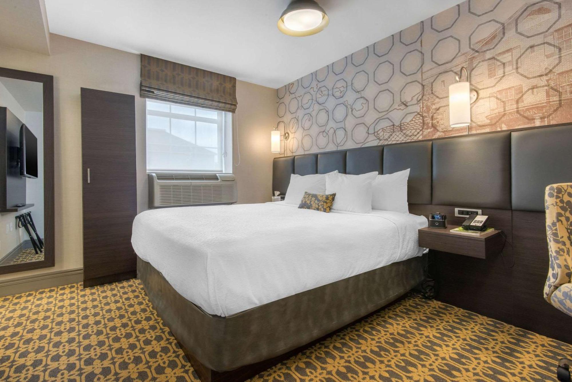 The Champlain Waterfront Hotel Ascend Hotel Collection Orillia Exteriör bild