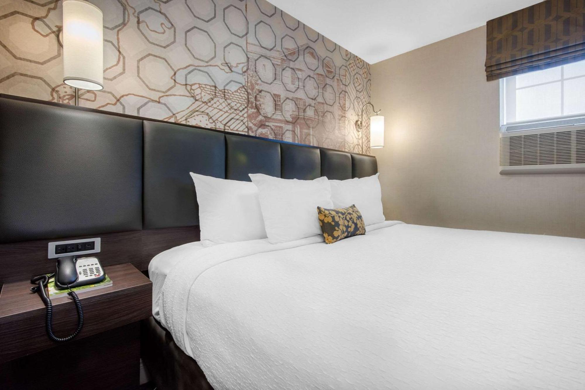 The Champlain Waterfront Hotel Ascend Hotel Collection Orillia Exteriör bild
