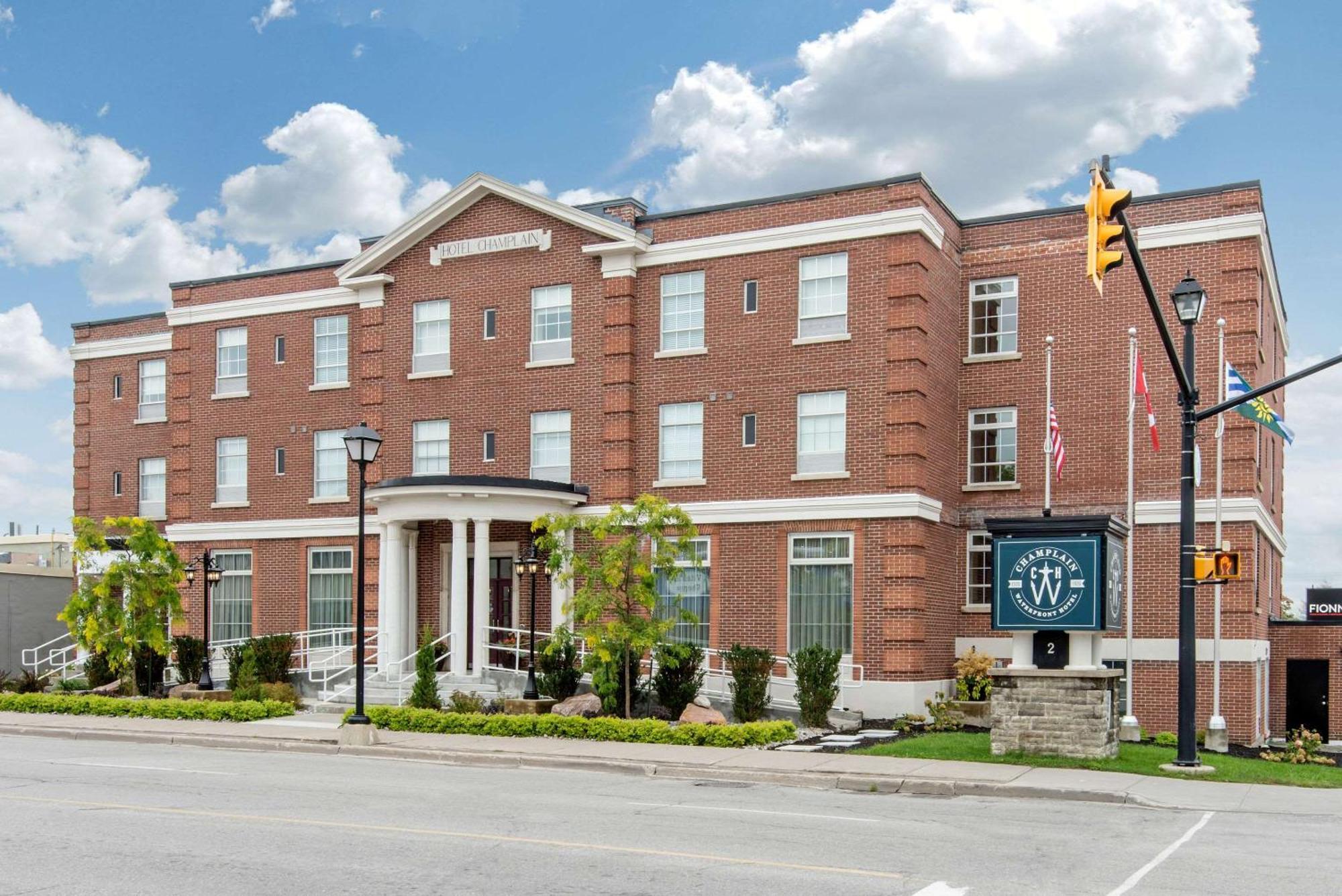 The Champlain Waterfront Hotel Ascend Hotel Collection Orillia Exteriör bild