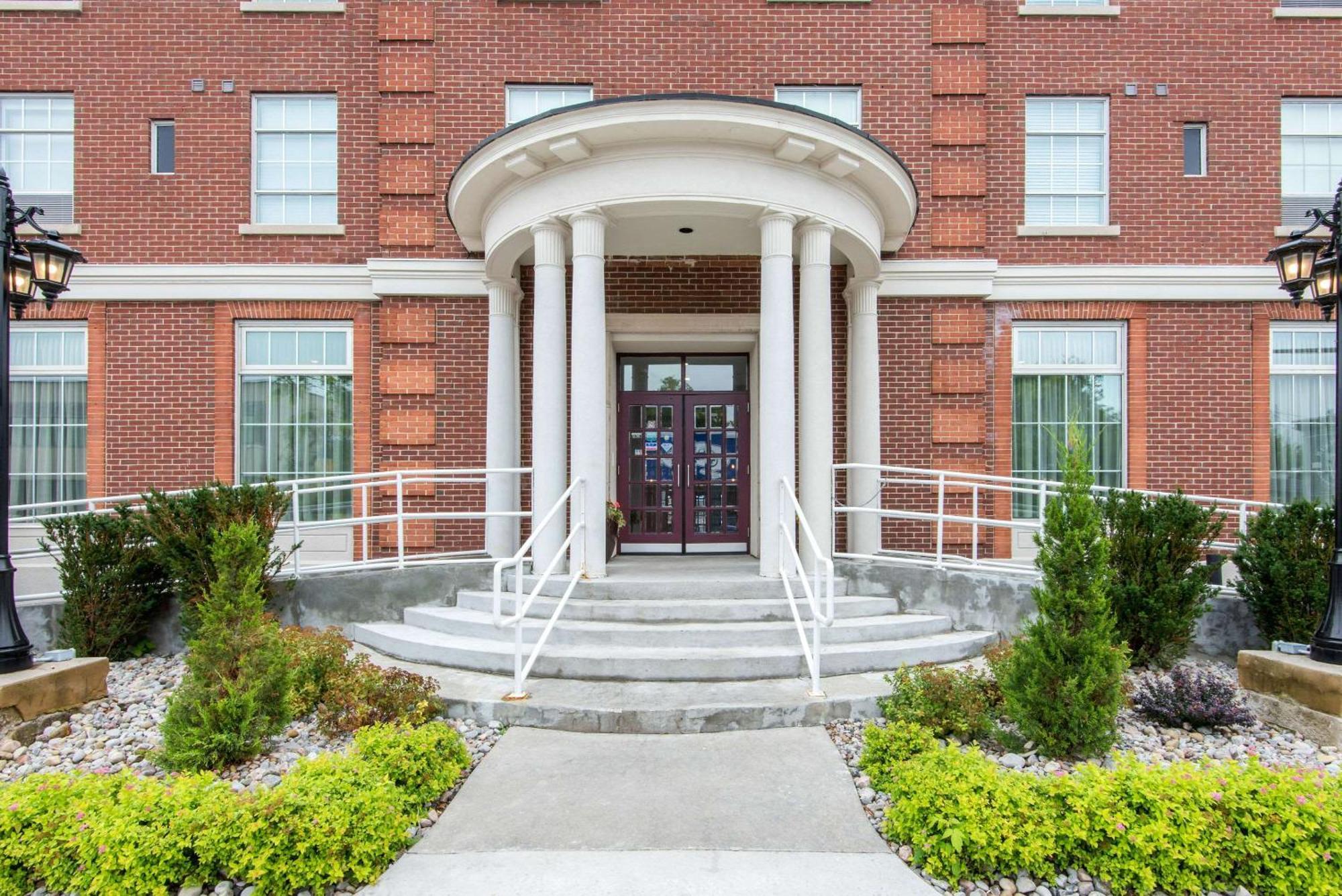 The Champlain Waterfront Hotel Ascend Hotel Collection Orillia Exteriör bild
