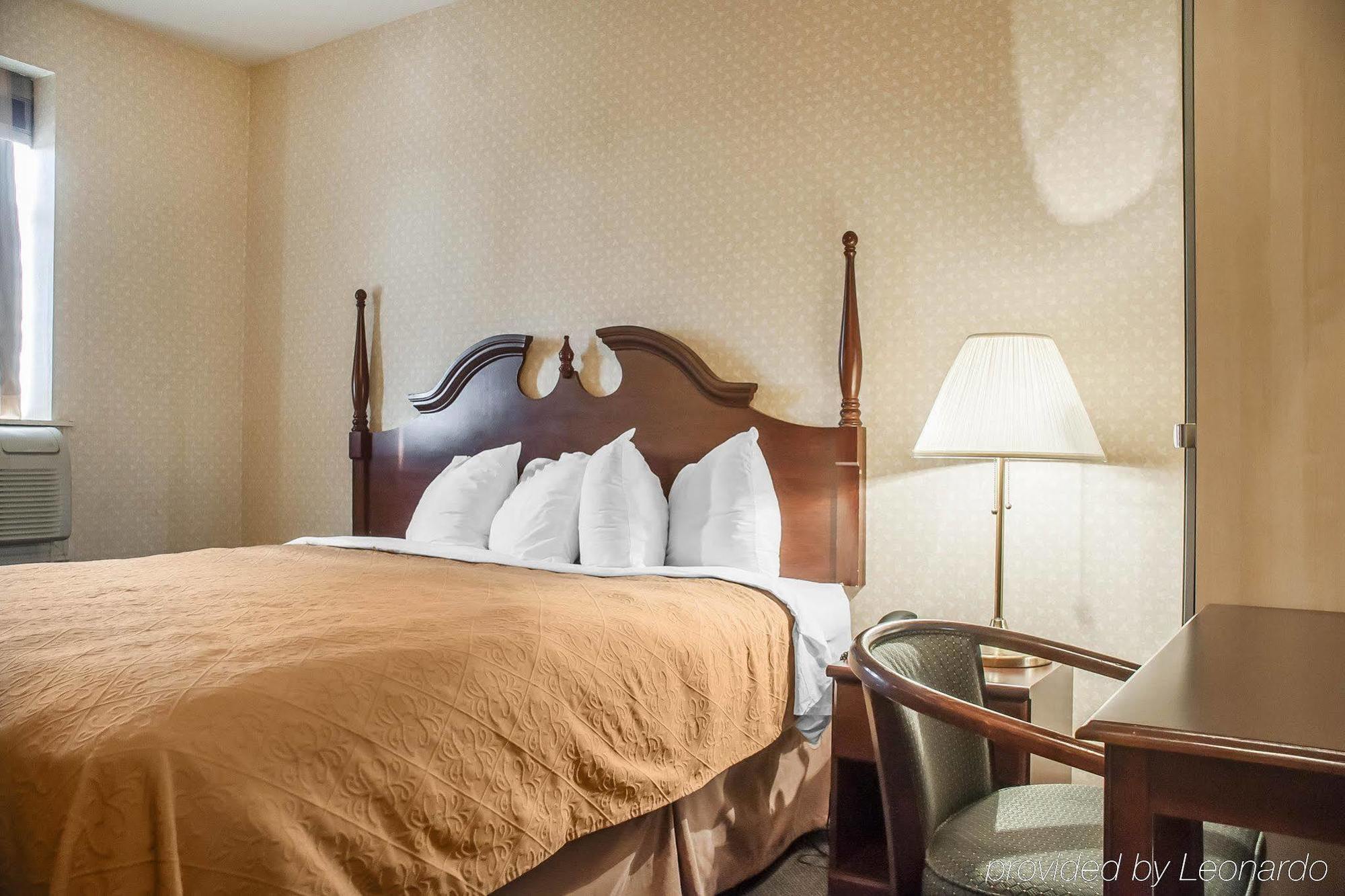 The Champlain Waterfront Hotel Ascend Hotel Collection Orillia Exteriör bild