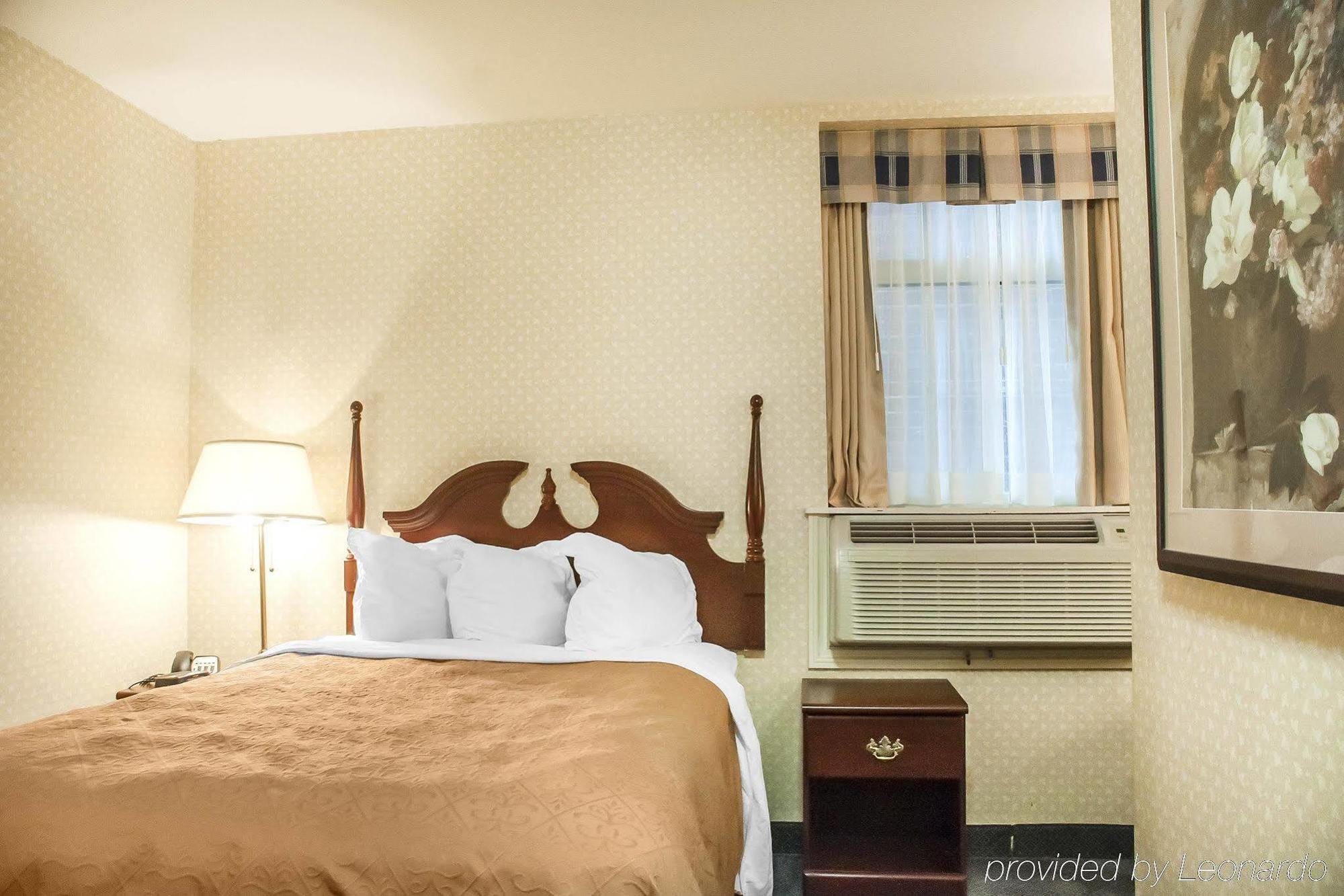 The Champlain Waterfront Hotel Ascend Hotel Collection Orillia Exteriör bild