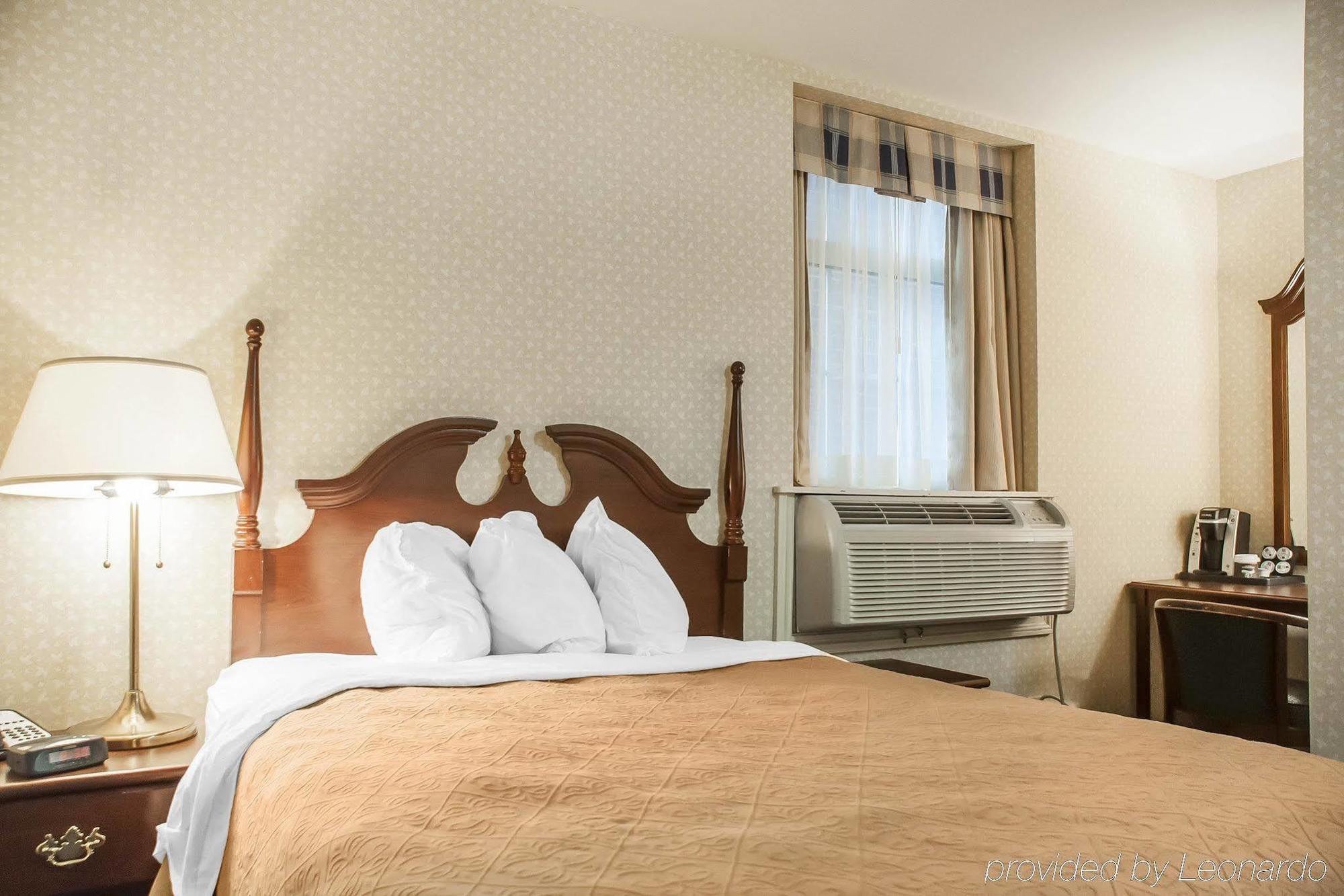 The Champlain Waterfront Hotel Ascend Hotel Collection Orillia Exteriör bild