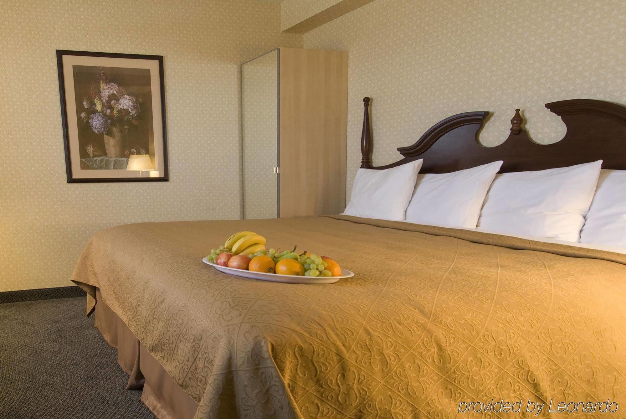 The Champlain Waterfront Hotel Ascend Hotel Collection Orillia Exteriör bild