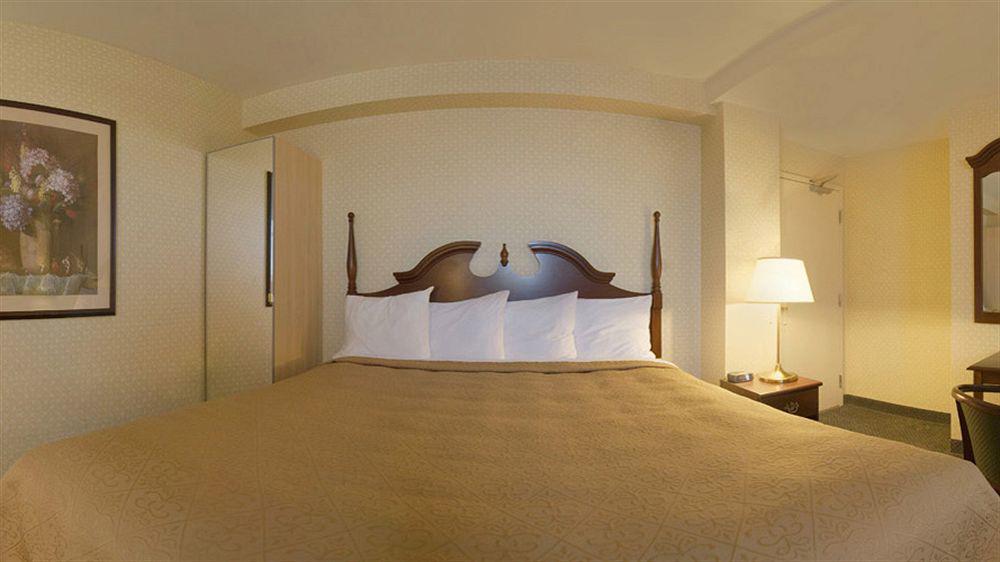 The Champlain Waterfront Hotel Ascend Hotel Collection Orillia Exteriör bild